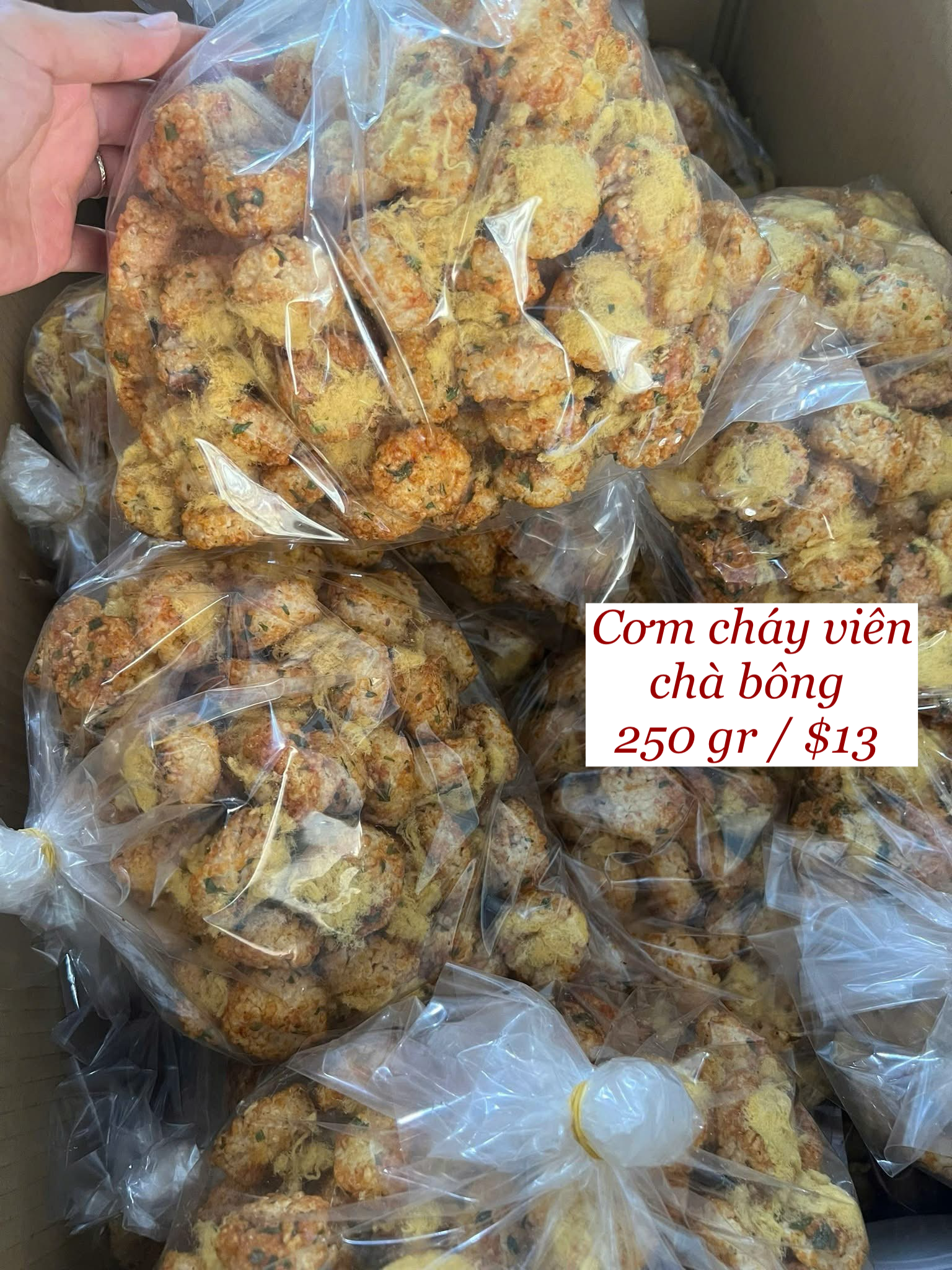 Cơm cháy viên chà bông