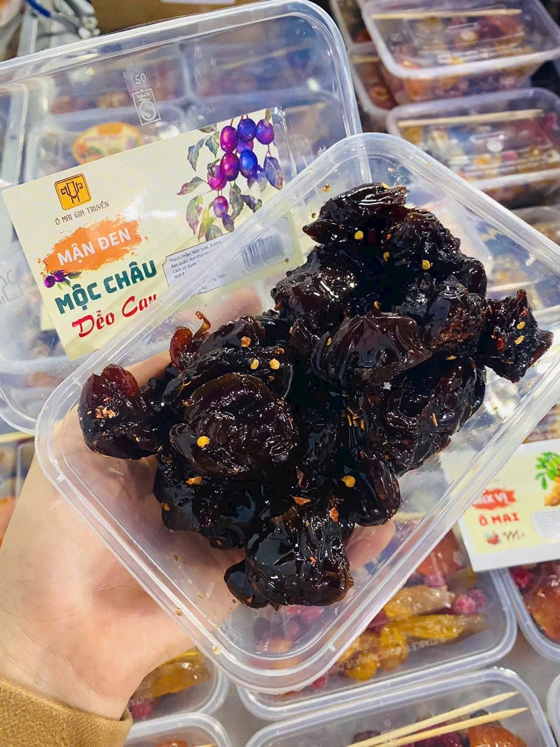 Mận đen dẻo cay Moc Chau