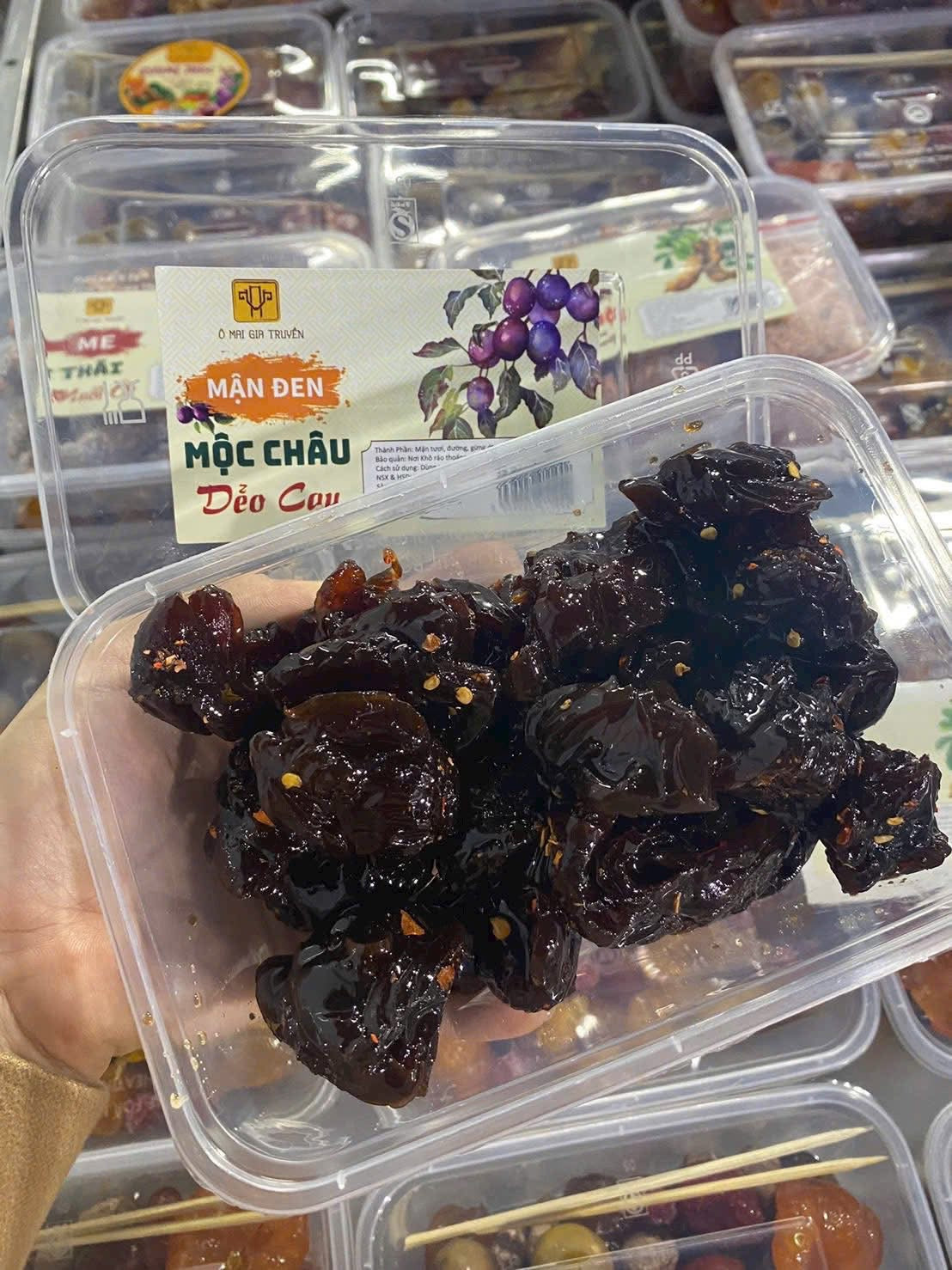 Mận đen dẻo cay Moc Chau